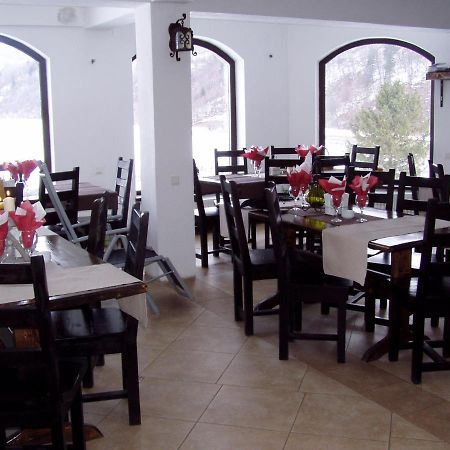 Taverna Pietrei Craiului Zărneşti Eksteriør billede